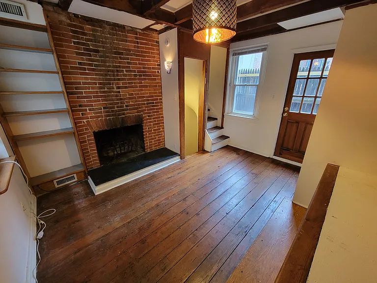 525 S Leithgow St #ROW HOUSE — Photo 1