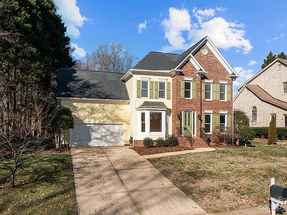 2nd image of 4934 Foxbriar Trl