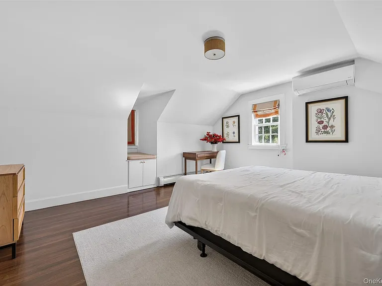 490 Duck Pond Rd — Photo 19