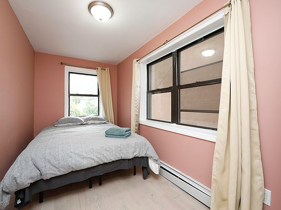 4th image of 412 Kosciuszko St #A