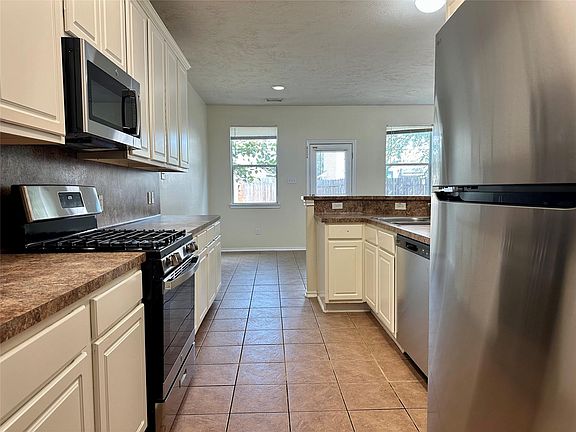 3rd image of 16202 Sandy Path Ln