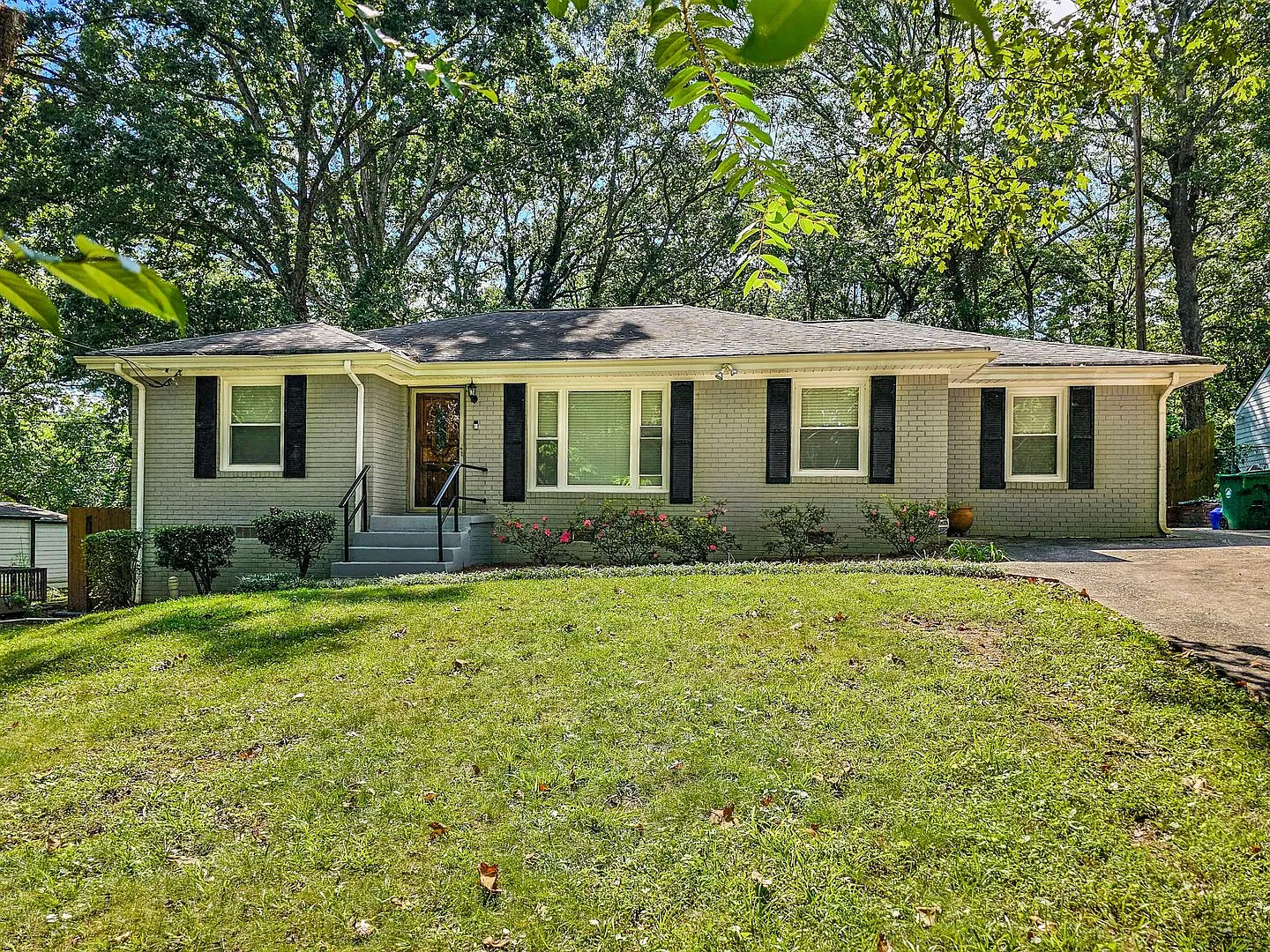 Coming Soon Beautifully Updated 3-Bedroom Ranch In Decatur — Photo 1