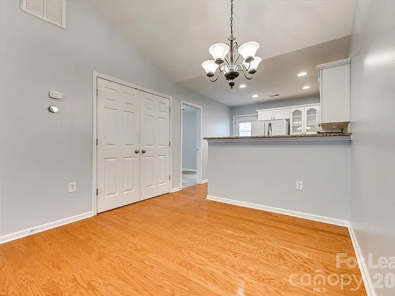 2052 Shady Pond Dr — Photo 8