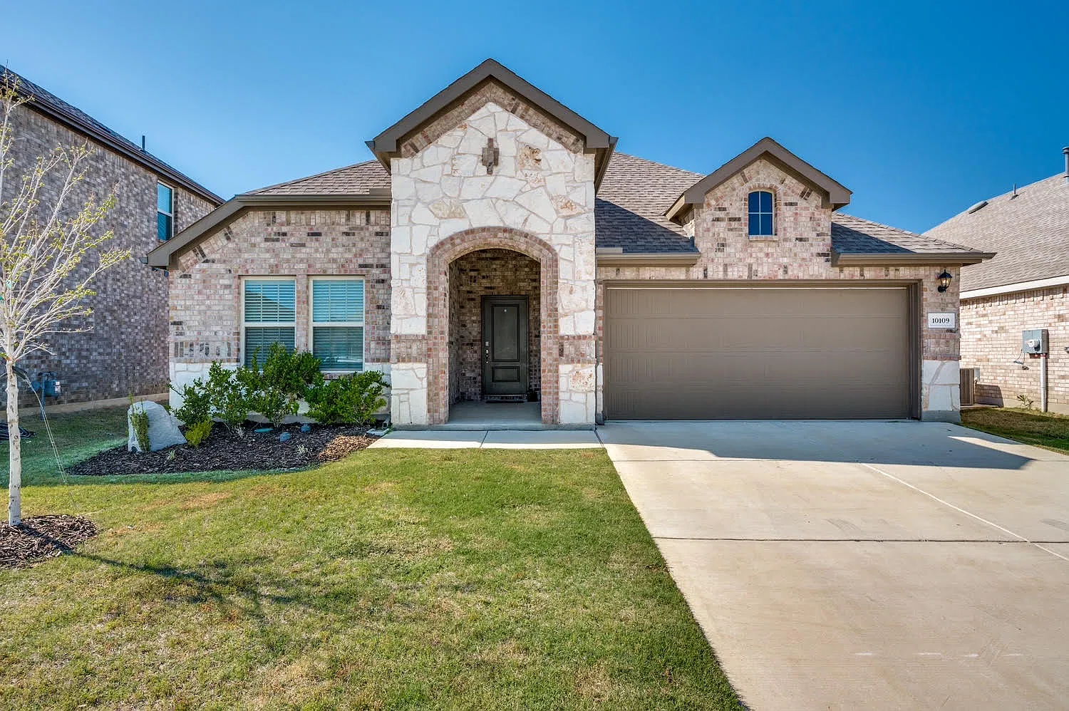 3 bed, 1639 sqft, $2,200 — Photo 1