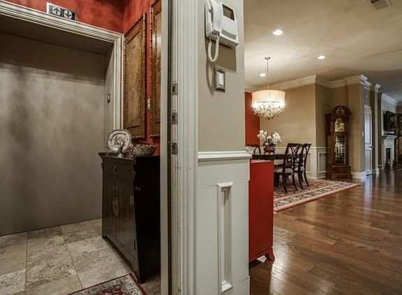 3rd image of 2848 Woodside St APT 305