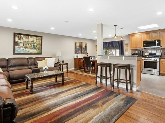 5th image of 52 GRAND STREET