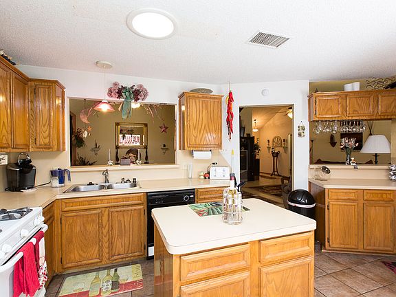 5th image of 1800 Parkwood Dr