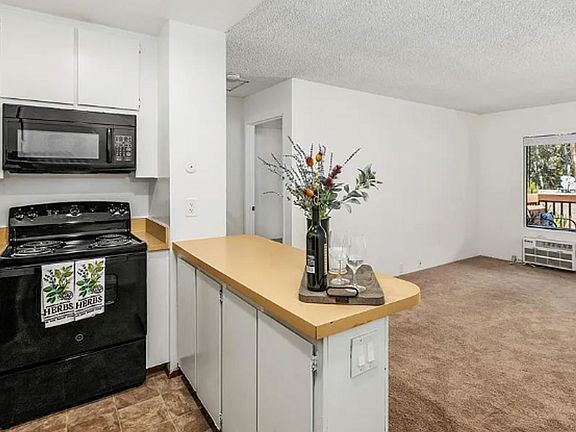 4th image of 3652 33rd St
