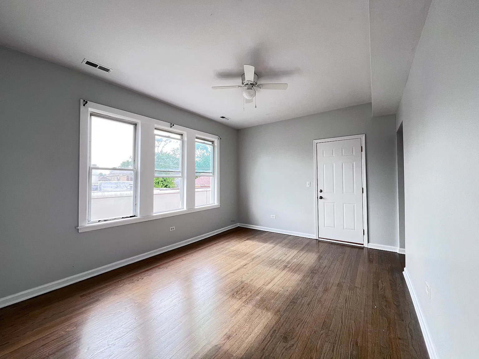 4 bed, $1,650 — Photo 2