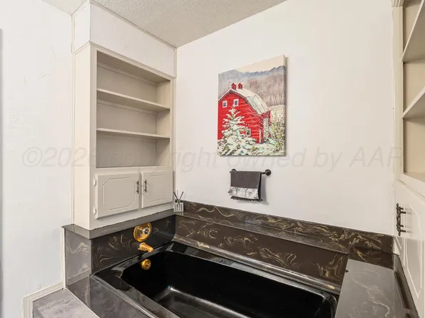 19 Canyon Rim Dr, Canyon, TX 79015