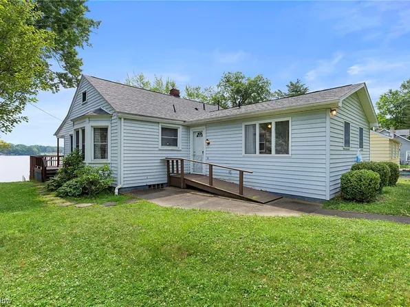 569 Scott St, Lake Milton, OH 44429