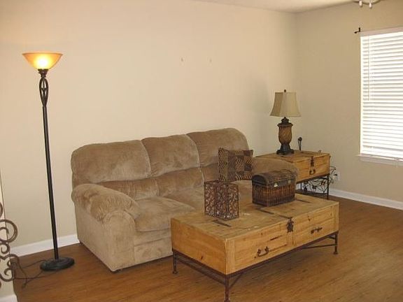 5th image of 303 Arapaho Dr
