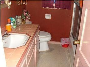 5th image of 208 Beech St