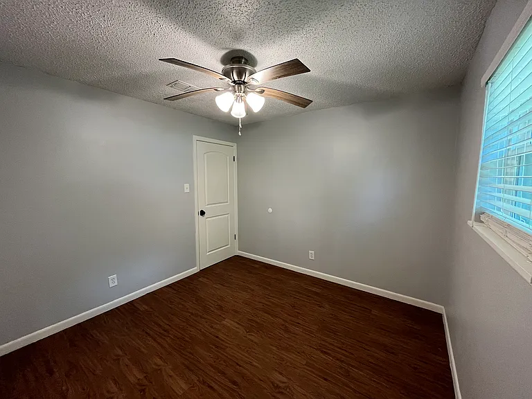 402 S Green St — Photo 18