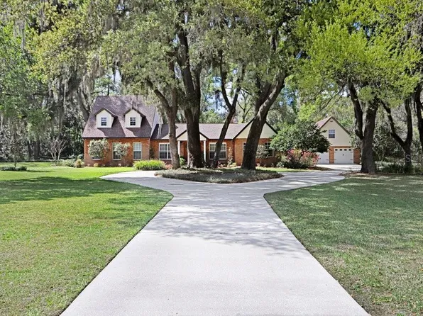 36805 Waterfall Dr, Dade City, FL 33525