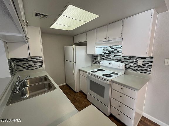 2nd image of 1111 E UNIVERSITY Drive #202