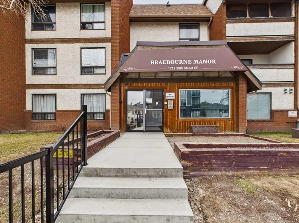 1712 38th St SE #111, Calgary, AB T2A 1H1