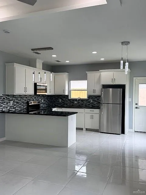 2 bed, 2.0 bath, 961 sqft, $2,300 — Photo 3