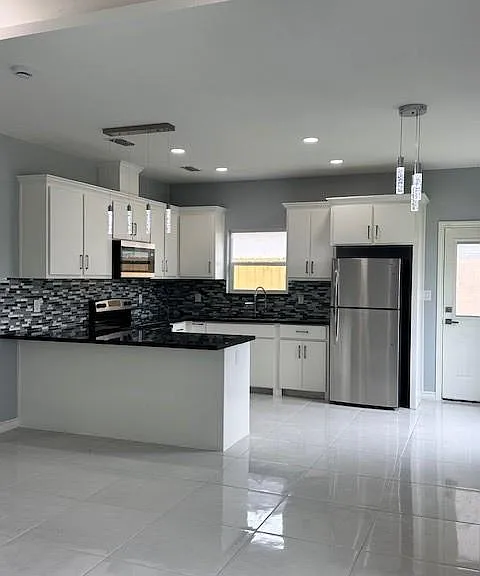 2417 Indian Creek Ave #1 — Photo 3