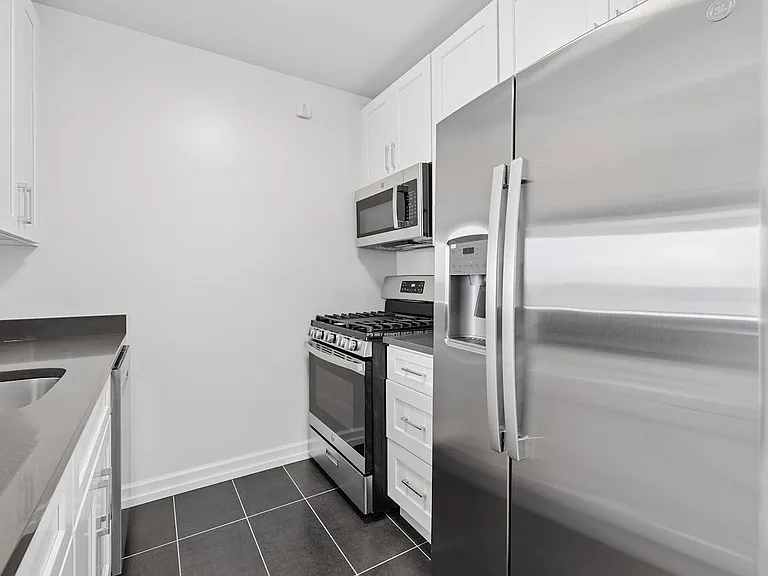 420 W 42nd St #26C — Photo 8