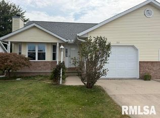 208 Eagle Ridge Dr, Chatham, IL 62629