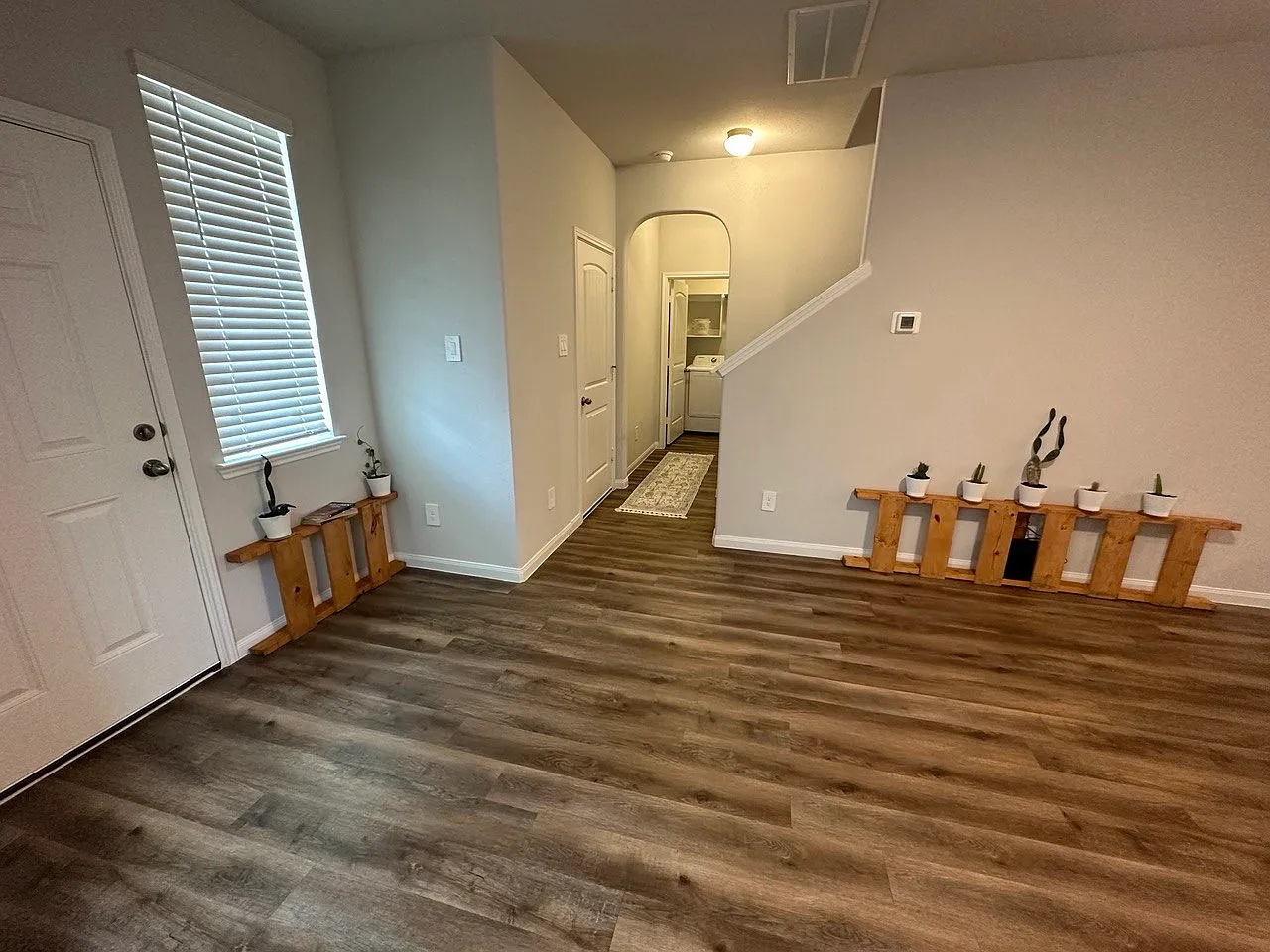 5 bed, 2.5 bath, 2500 sqft, $2,450 — Photo 3