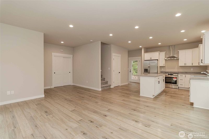 5th image of 21649 Clear Lake Boulevard SE