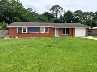 2016 University St, Gautier, MS 39553
