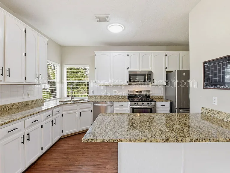3327 Shady Glen Ln — Photo 9