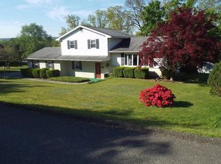 105 Woodland Dr, Pottsville, PA 17901