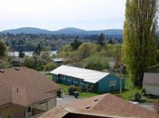 703 Sheridan Rd, Bremerton, WA 98310