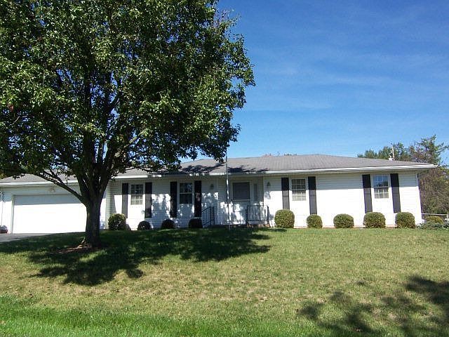 1st image of 1239 Betty Ln