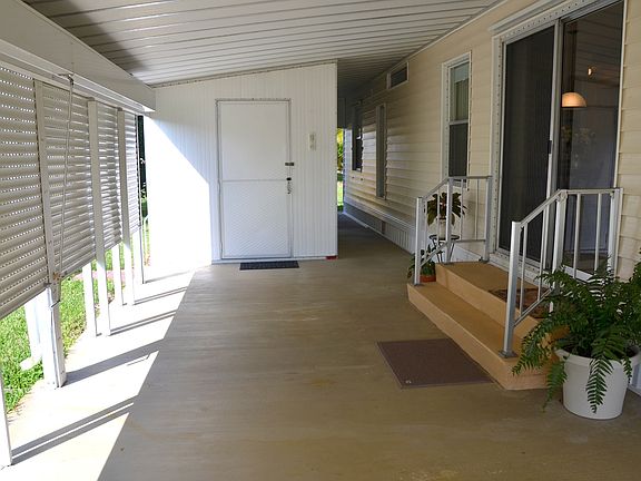 3rd image of 470 NE Onyx Way