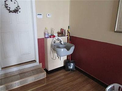 5th image of 912 East Ave