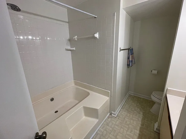 6000 Curtier Dr #B — Photo 7