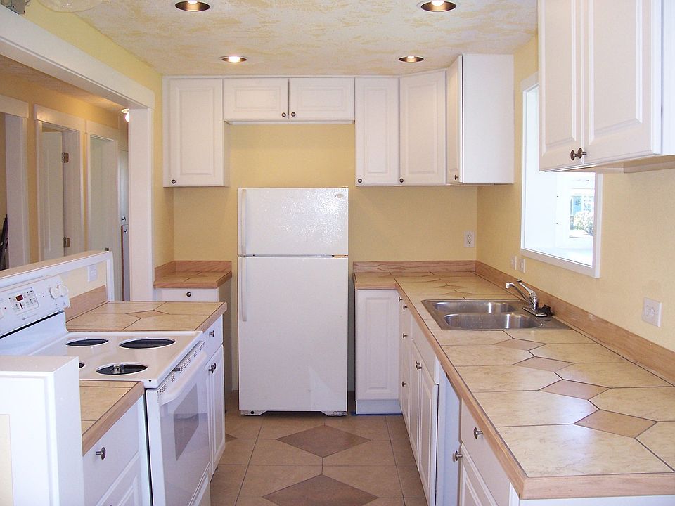 New tile floors & Counters