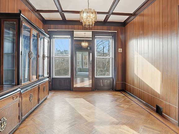 5th image of 264 Sterling St #1