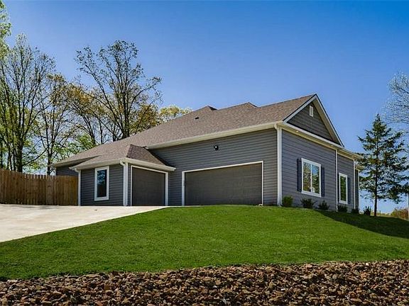 2nd image of 23 Marionet Ln
