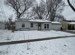 302 E Maxon Ln, Streamwood, IL