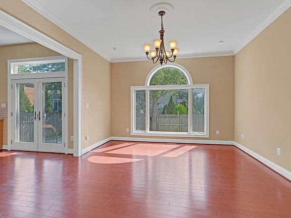 4th image of 7607 Newmarket Dr