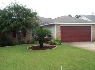 62 Stowe Rd, Mary Esther, FL 32569