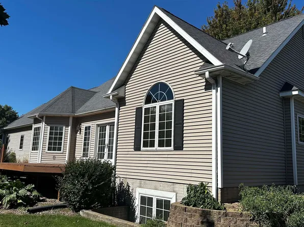 302 E Oak Cir, New Sharon, IA 50207