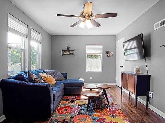 3rd image of 122 Sunset Ave