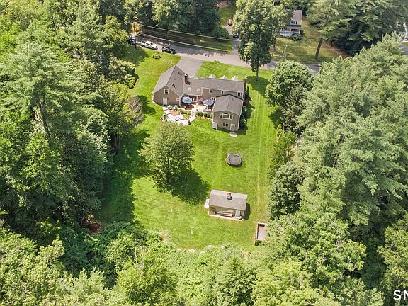 4th image of 60 Blueberry Lane