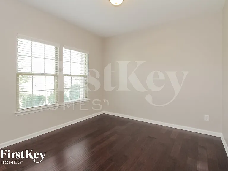 124 Alborn Dr — Photo 13