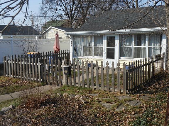 3rd image of 813 Hazen St SE