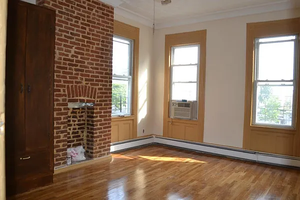 Rented by Loom Group | media 18