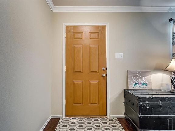 5th image of 821 Crystal Dr