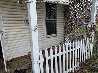 4th image of 813 Center St