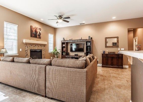 5th image of 3645 Goldenstar St
